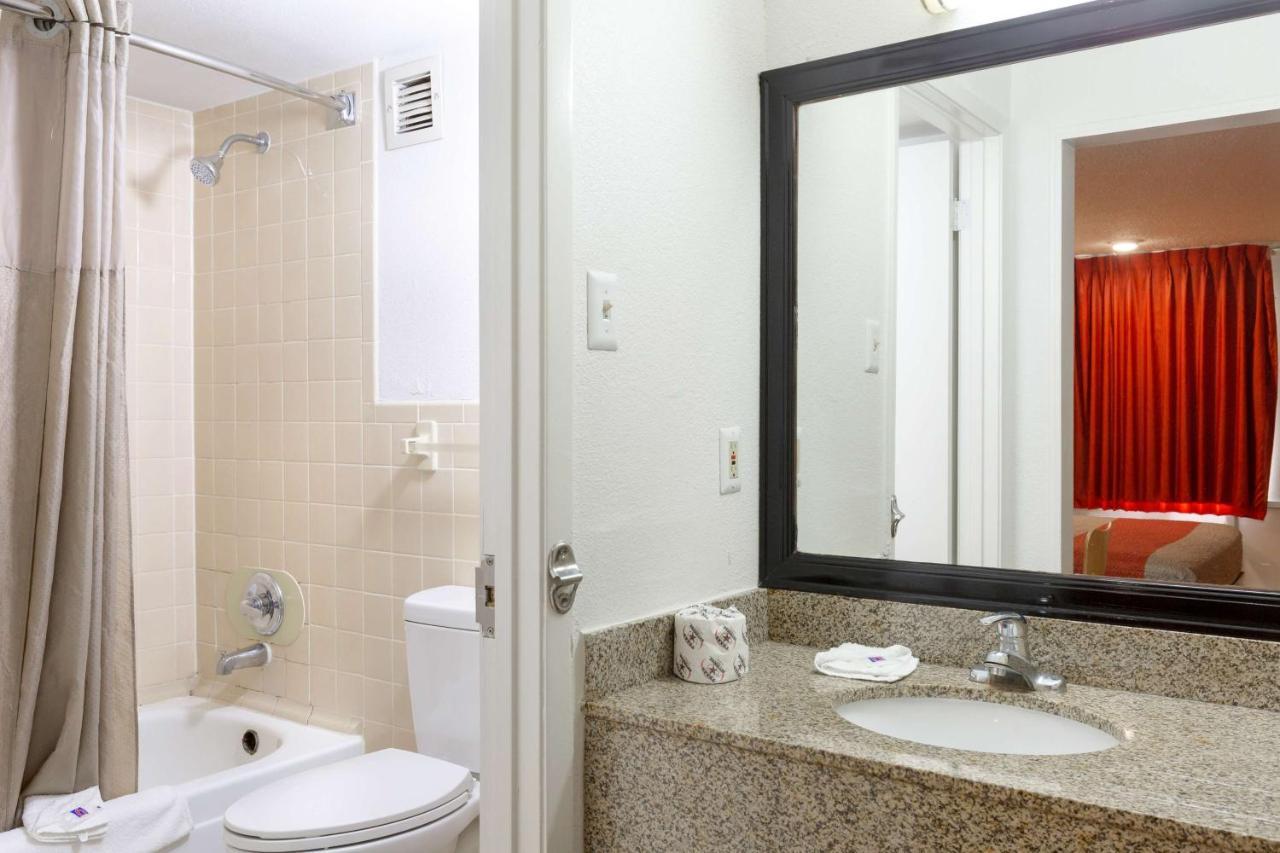 Motel 6-Houston, Tx - East 외부 사진